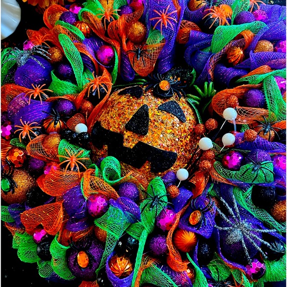 Pumpkin lights up in the middle wreath